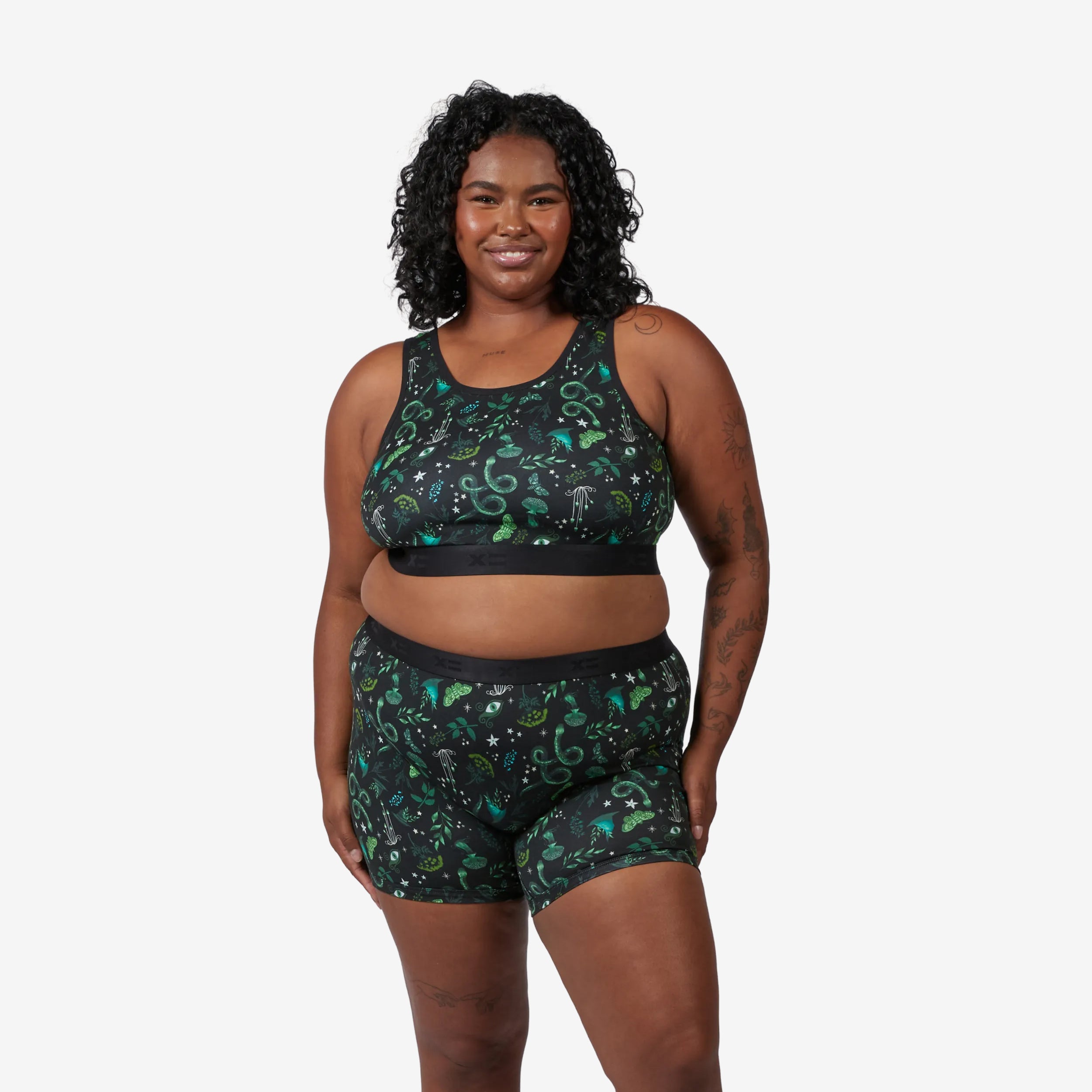 Model: Maliyah is 5'7" and wears a 2X