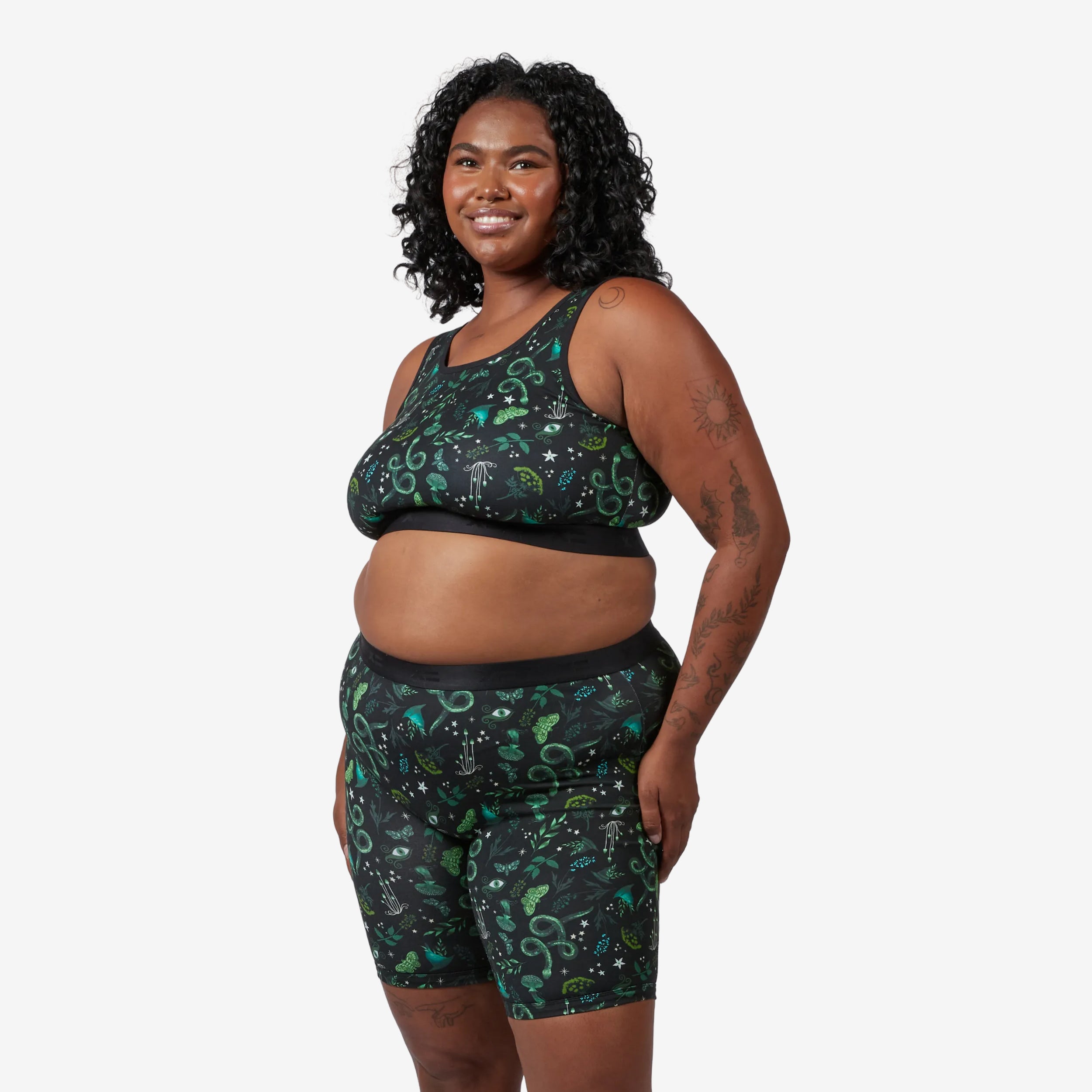 Model: Maliyah is 5'7" and wears a 2X