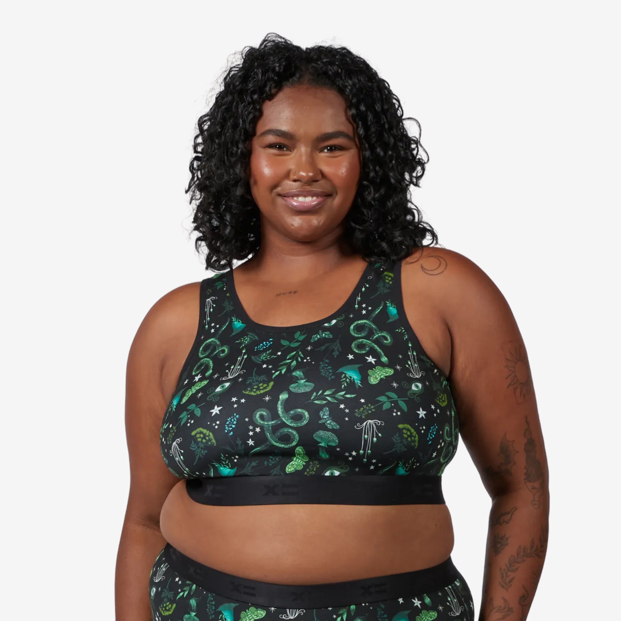 Model: Maliyah is 5'7" and wears a 2X