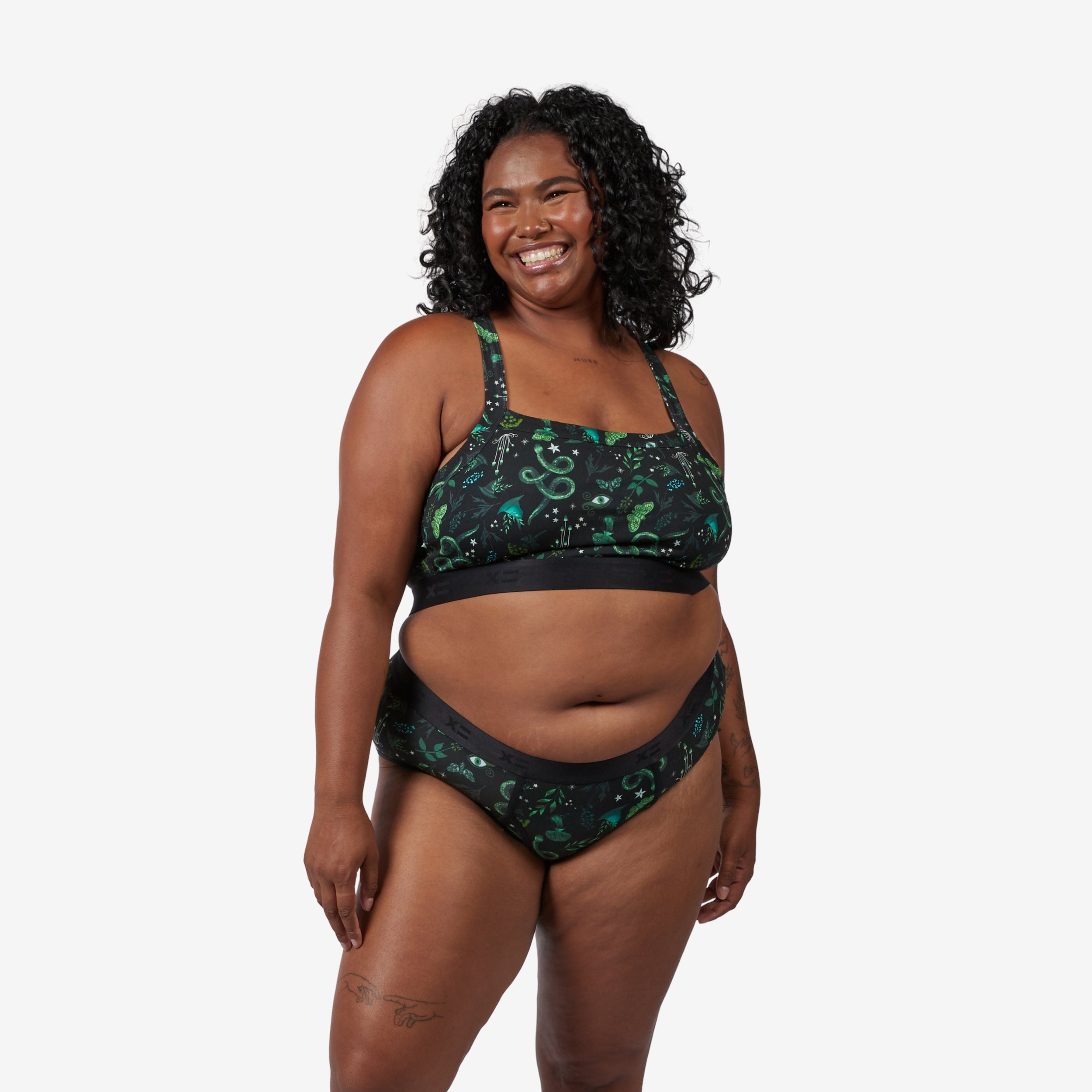 Model: Maliyah is 5'7" and wears a 2X