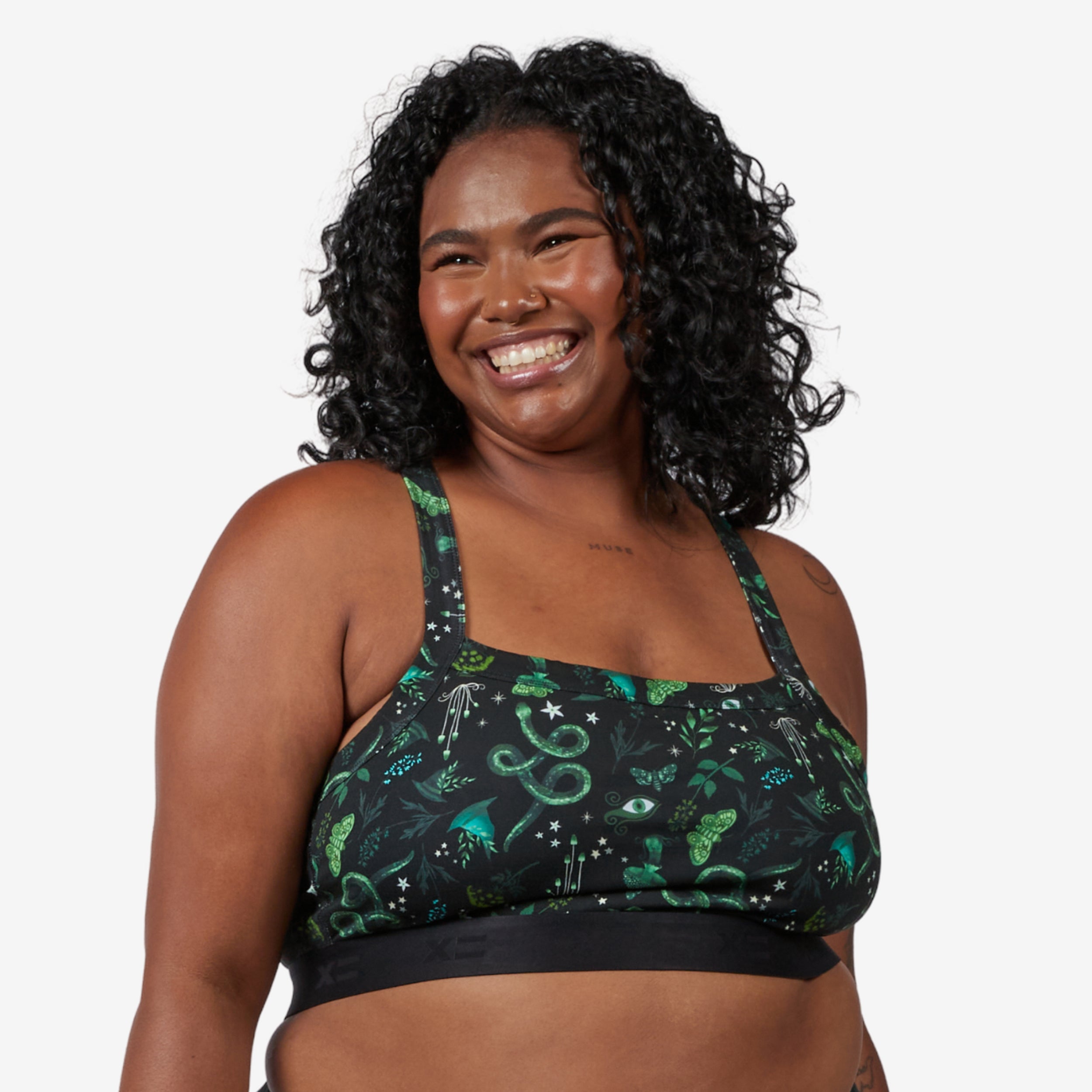 Model: Maliyah is 5'7" and wears a 2X