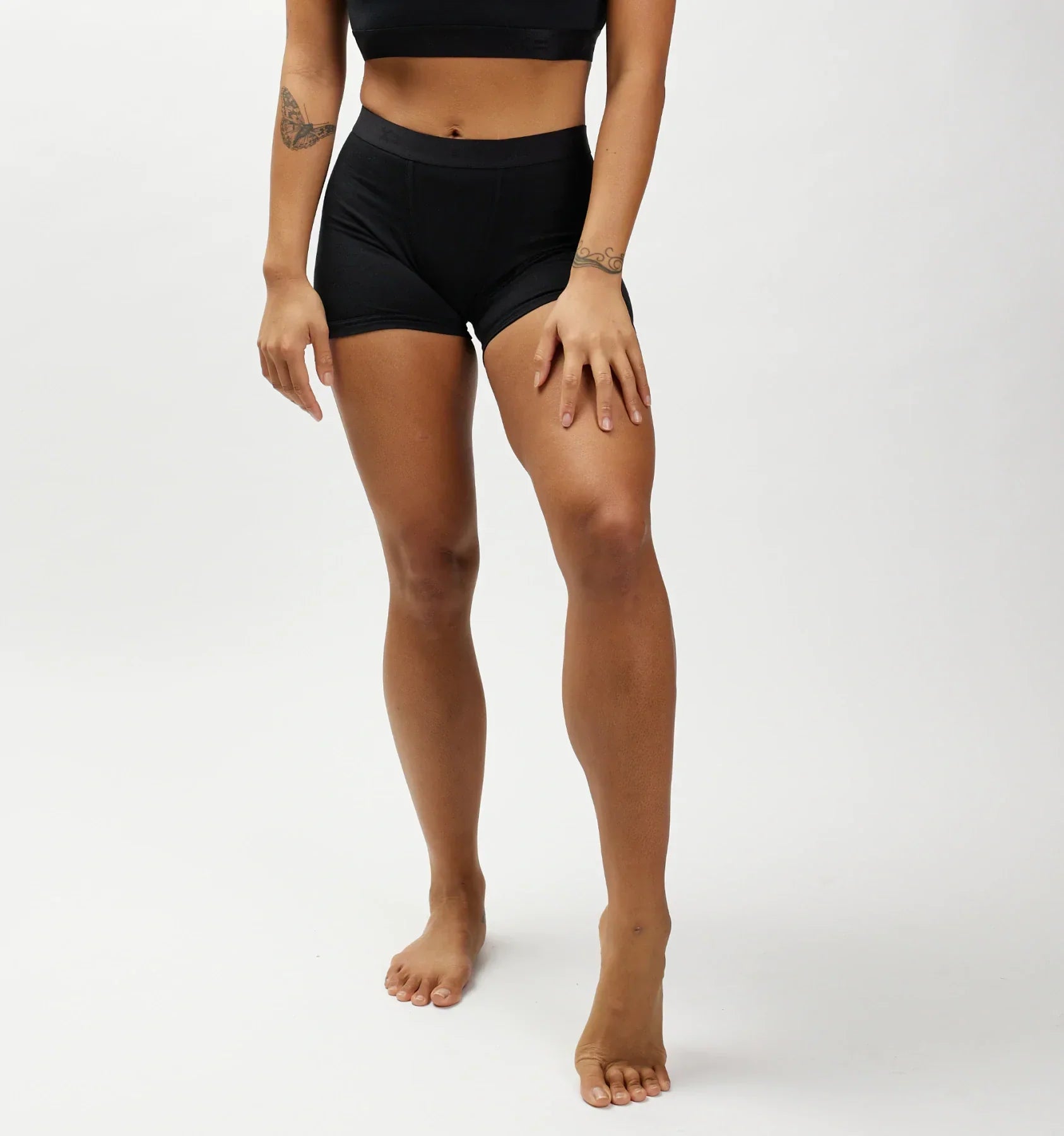 Model:Raiza is 5'6" and wears a small