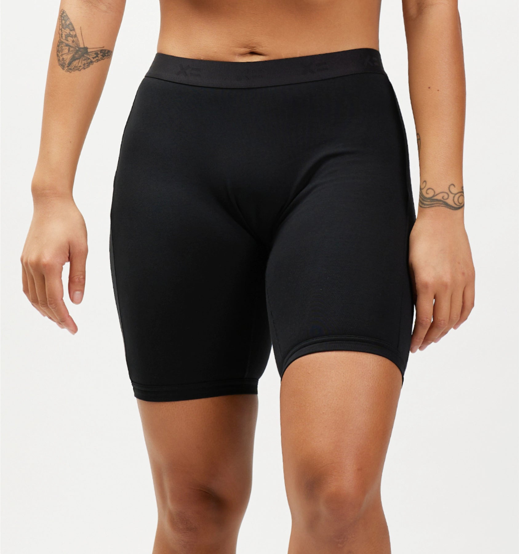 Model: Raiza is 5'6" and wears a small