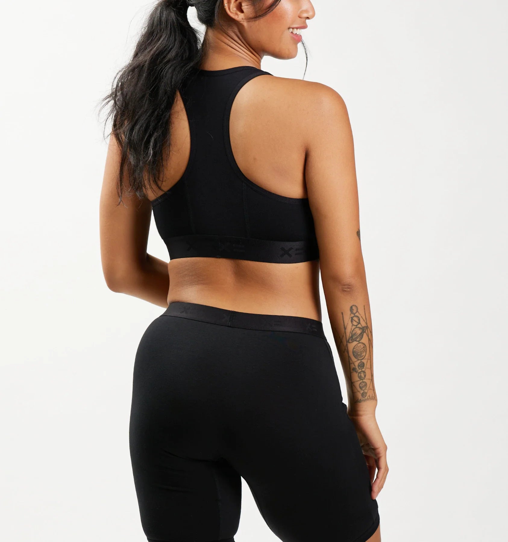 Would you wear this look? 😍 Hilde is wearing the Sphynx Ribbed Sports Bra  paired with the Material Girl Legging in Onyx Black. The Sp